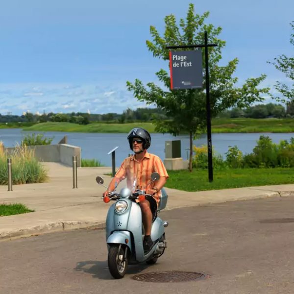 À la fine pointe de l’Est - Le bonheur est à scooter [article]